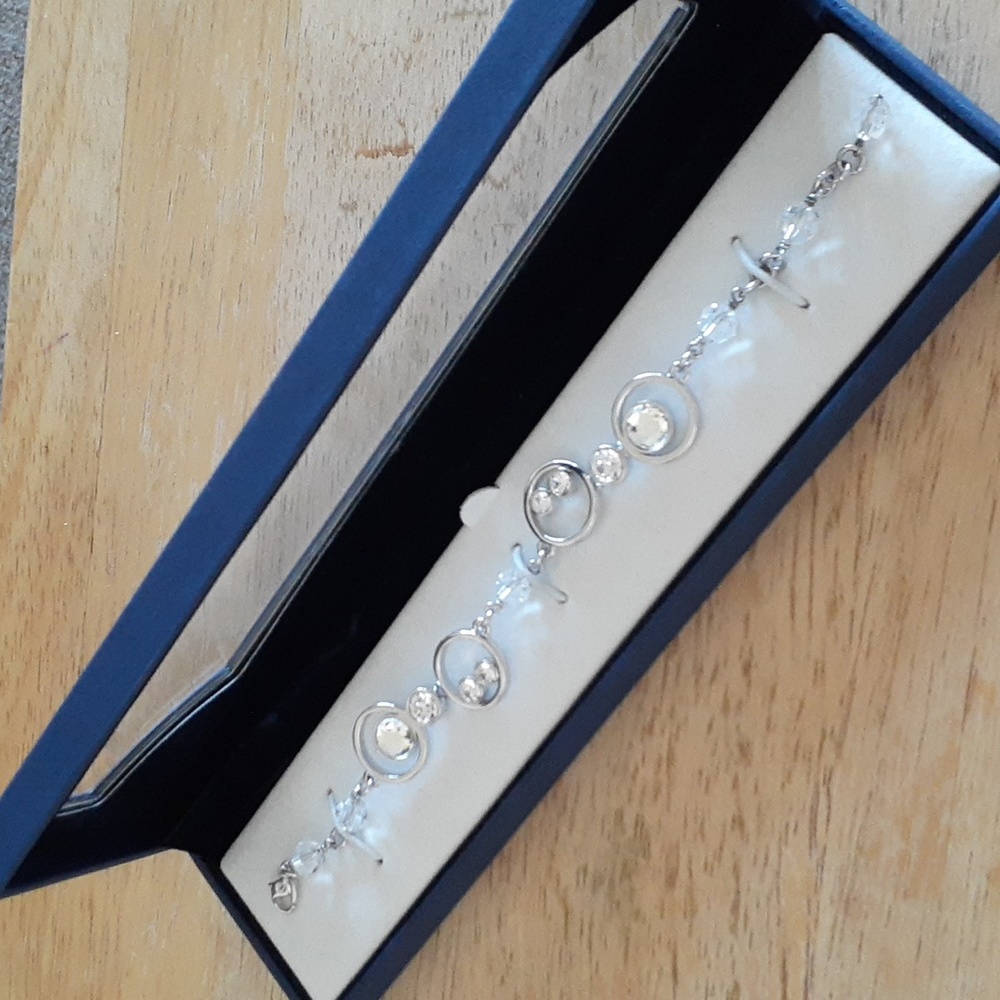 Authentic Swarovski Crystal Swan Stamped Bracelet MM103 - Picture 12 of 16